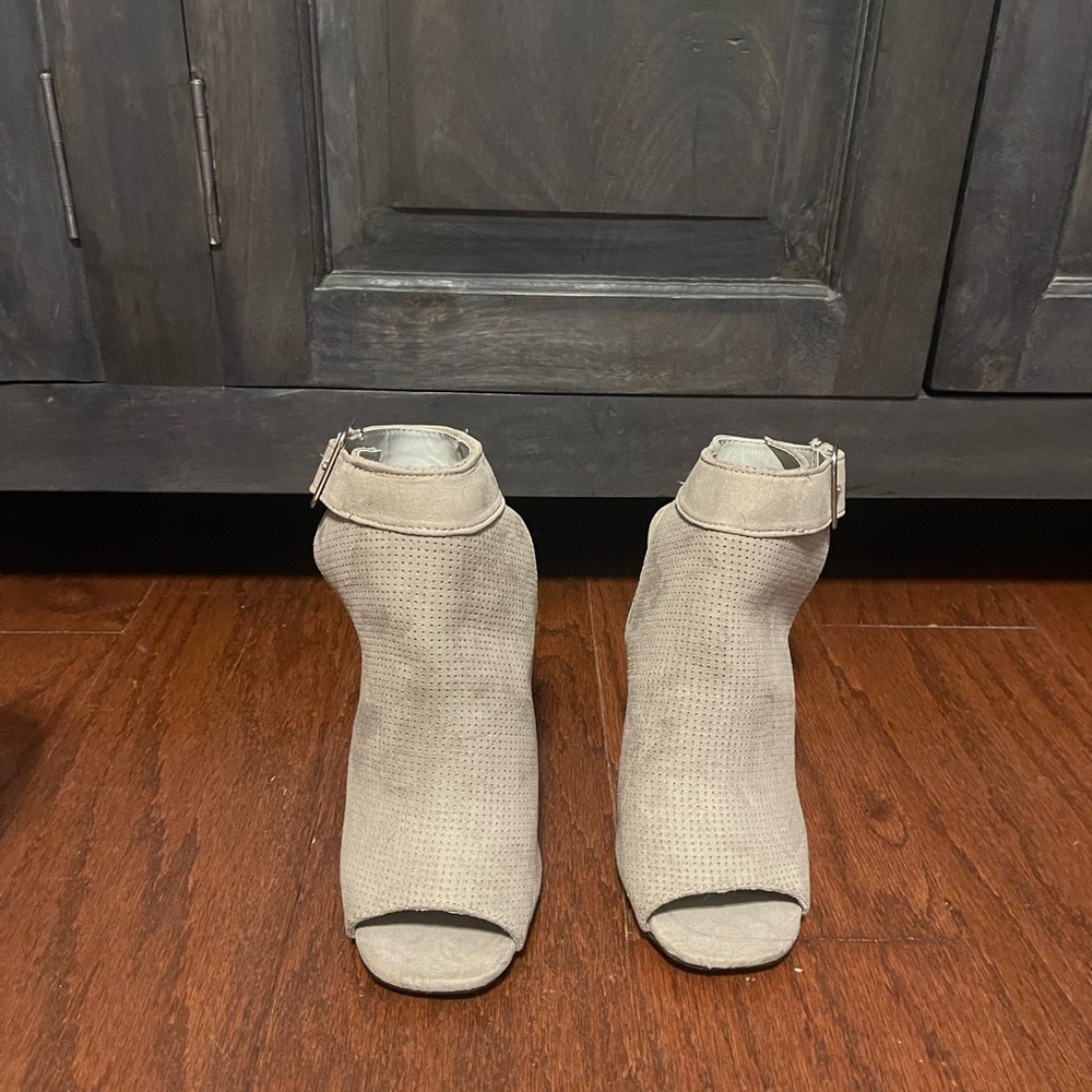 Qupid open toe booties, gray, sz 8